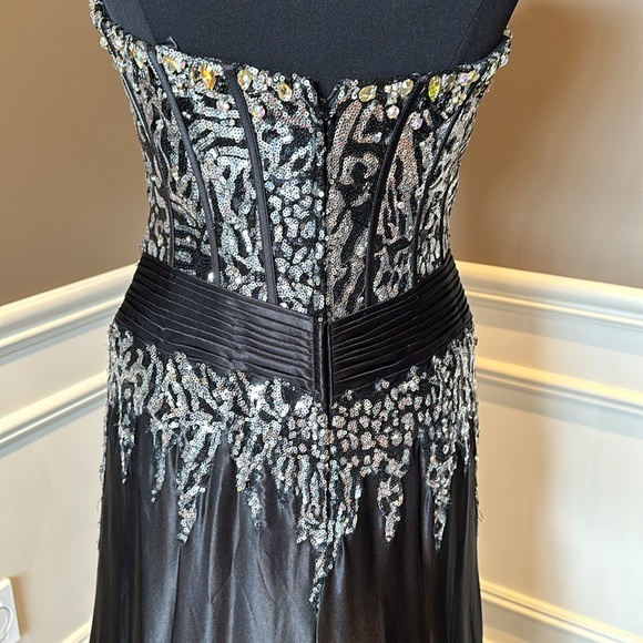 TONY BOWLS PARIS BLACK SILVER DRESS - Picture 17 of 17